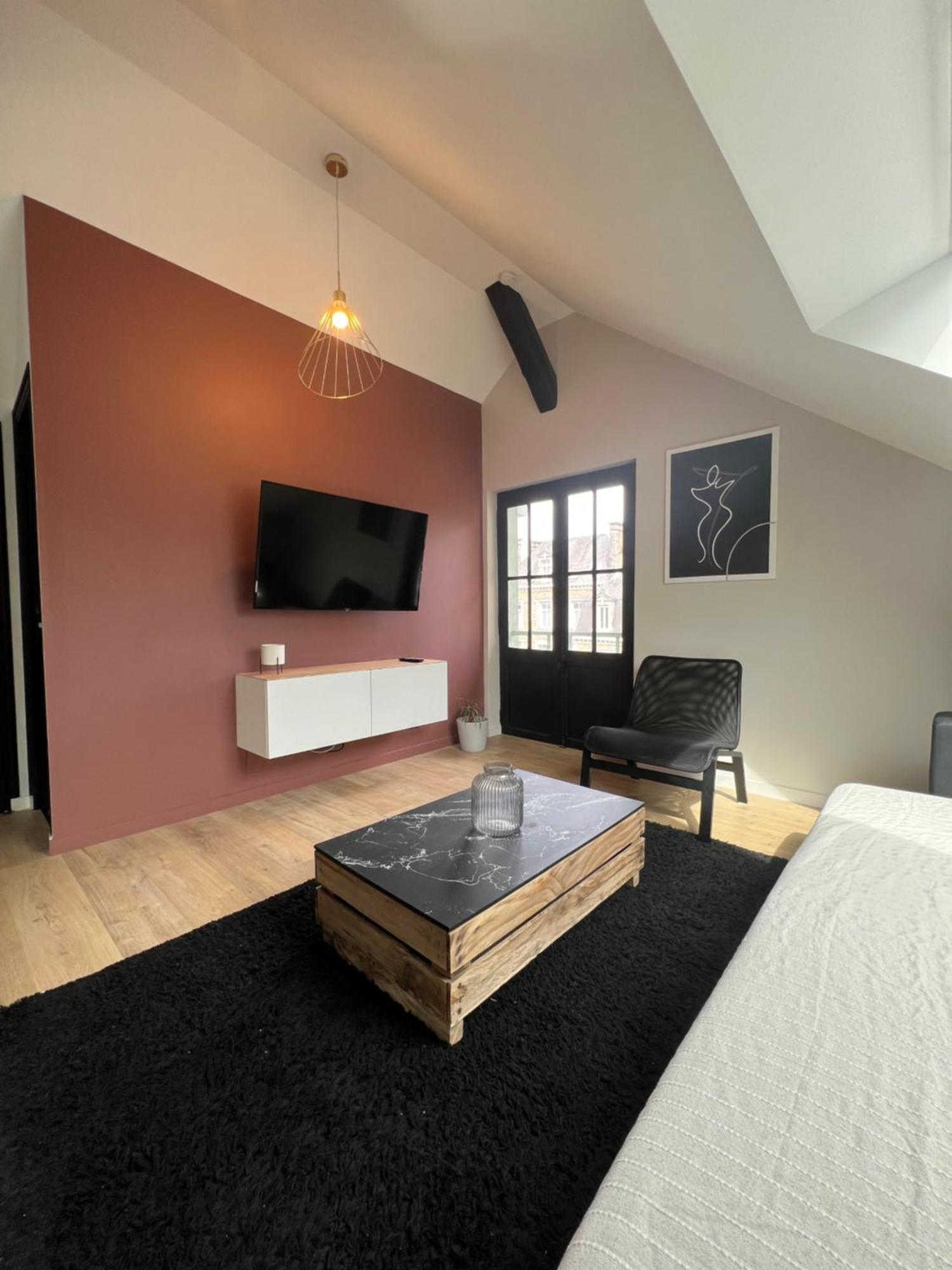 דול-דה-ברטאן Appartement Spacieux Et Lumineux Proche Du Centre Historique מראה חיצוני תמונה